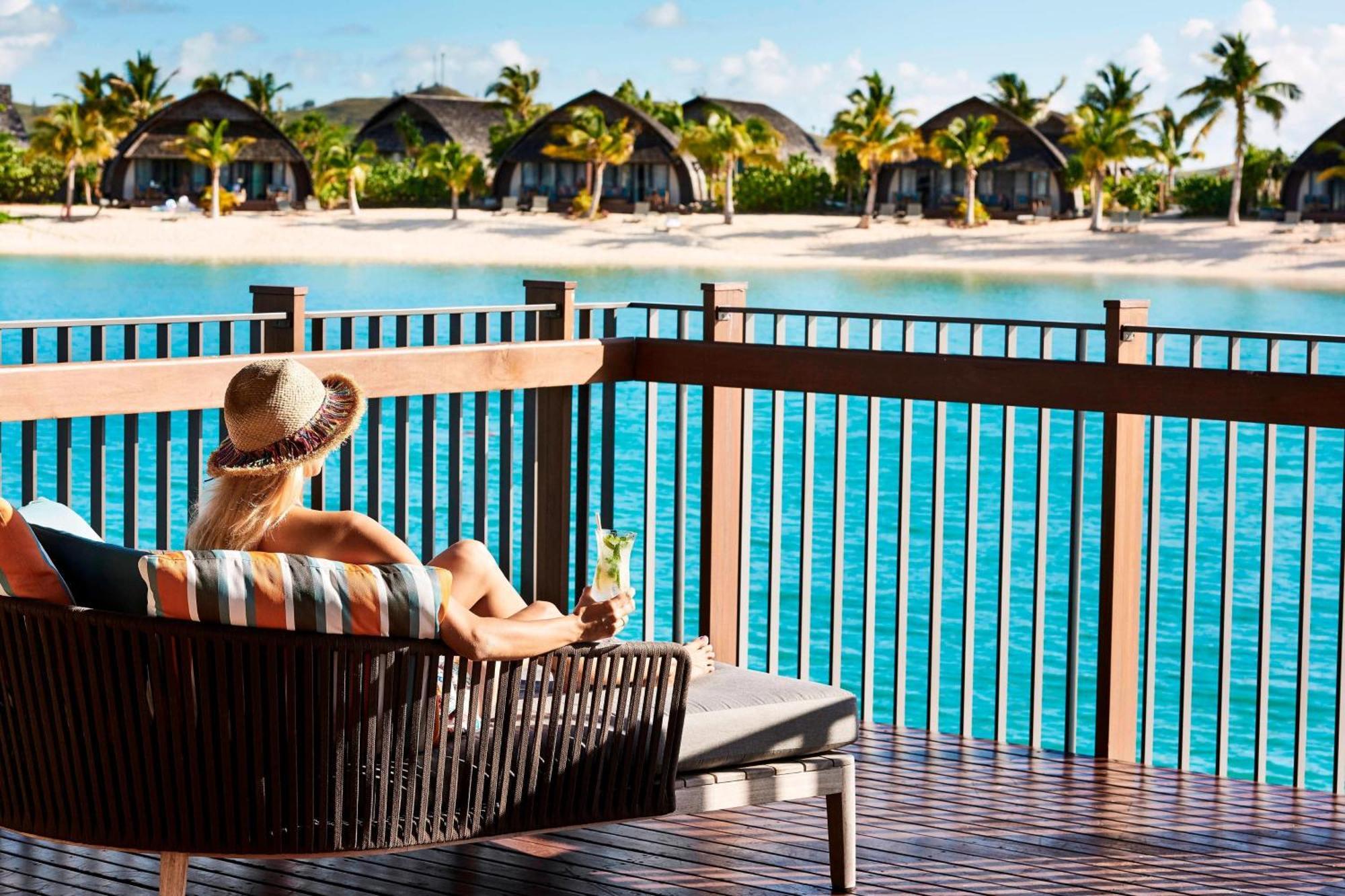 Fiji Marriott Resort Momi Bay Exteriér fotografie A view of the beach from the resort