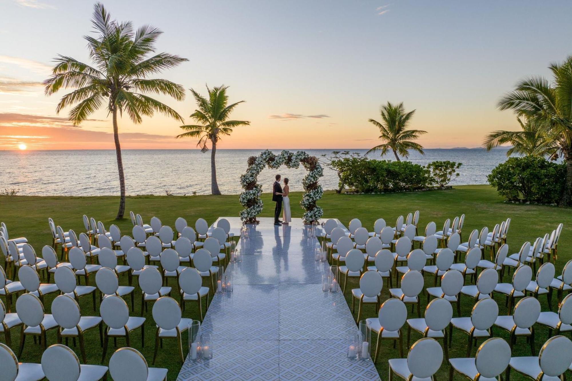 Fiji Marriott Resort Momi Bay Exteriér fotografie Wedding at the Four Seasons Resort