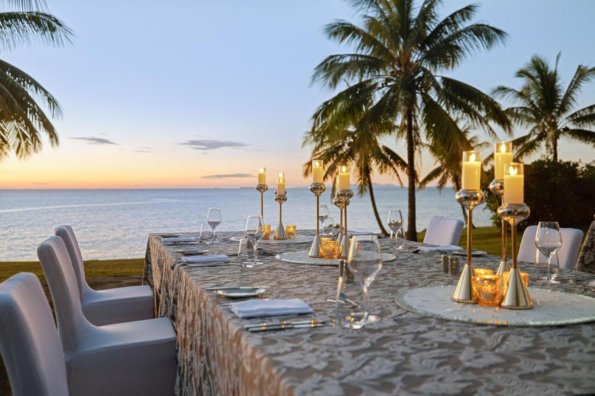 Fiji Marriott Resort Momi Bay Exteriér fotografie The Beachfront Restaurant