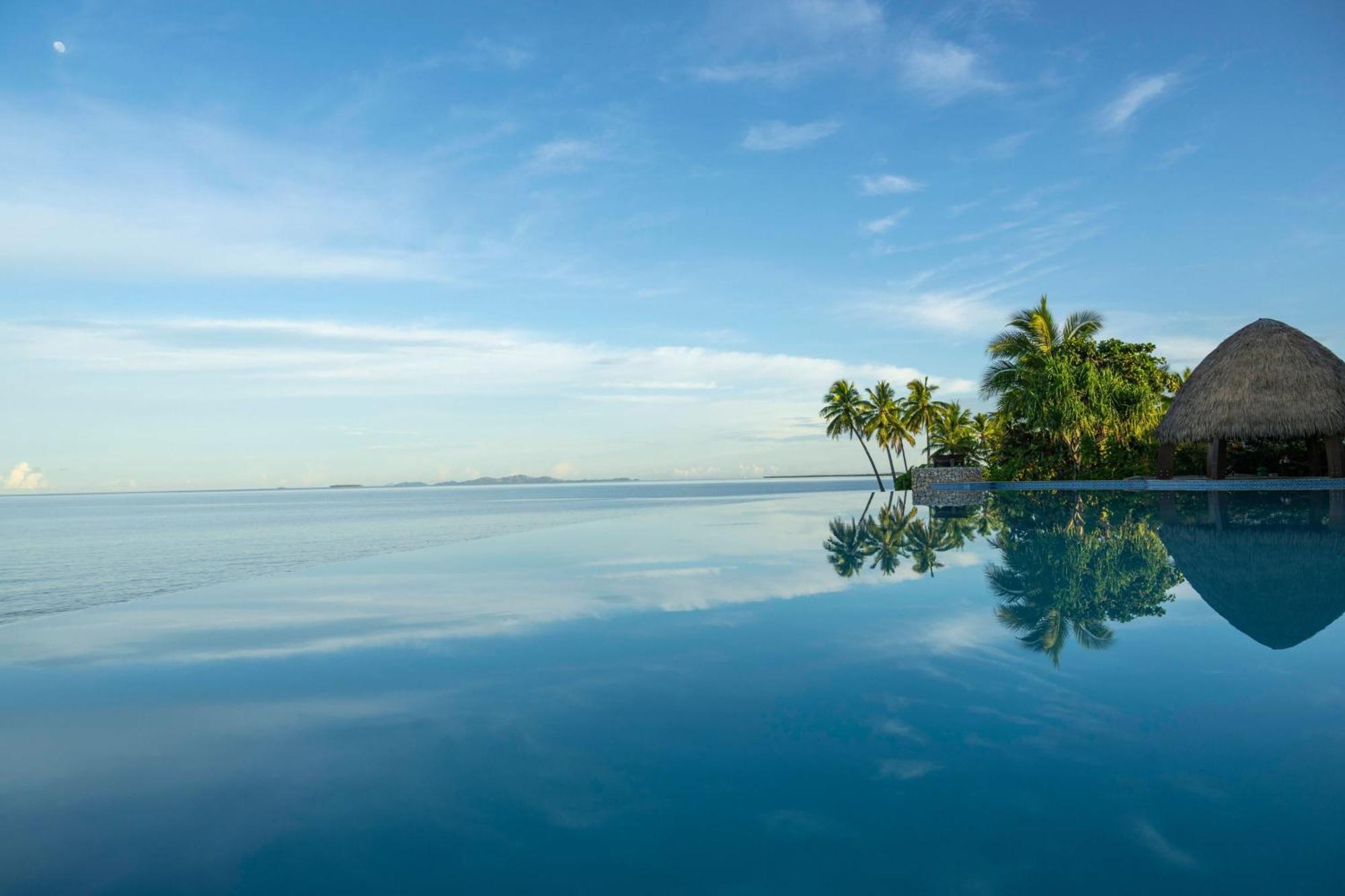 Fiji Marriott Resort Momi Bay Exteriér fotografie Infinity pool at the resort