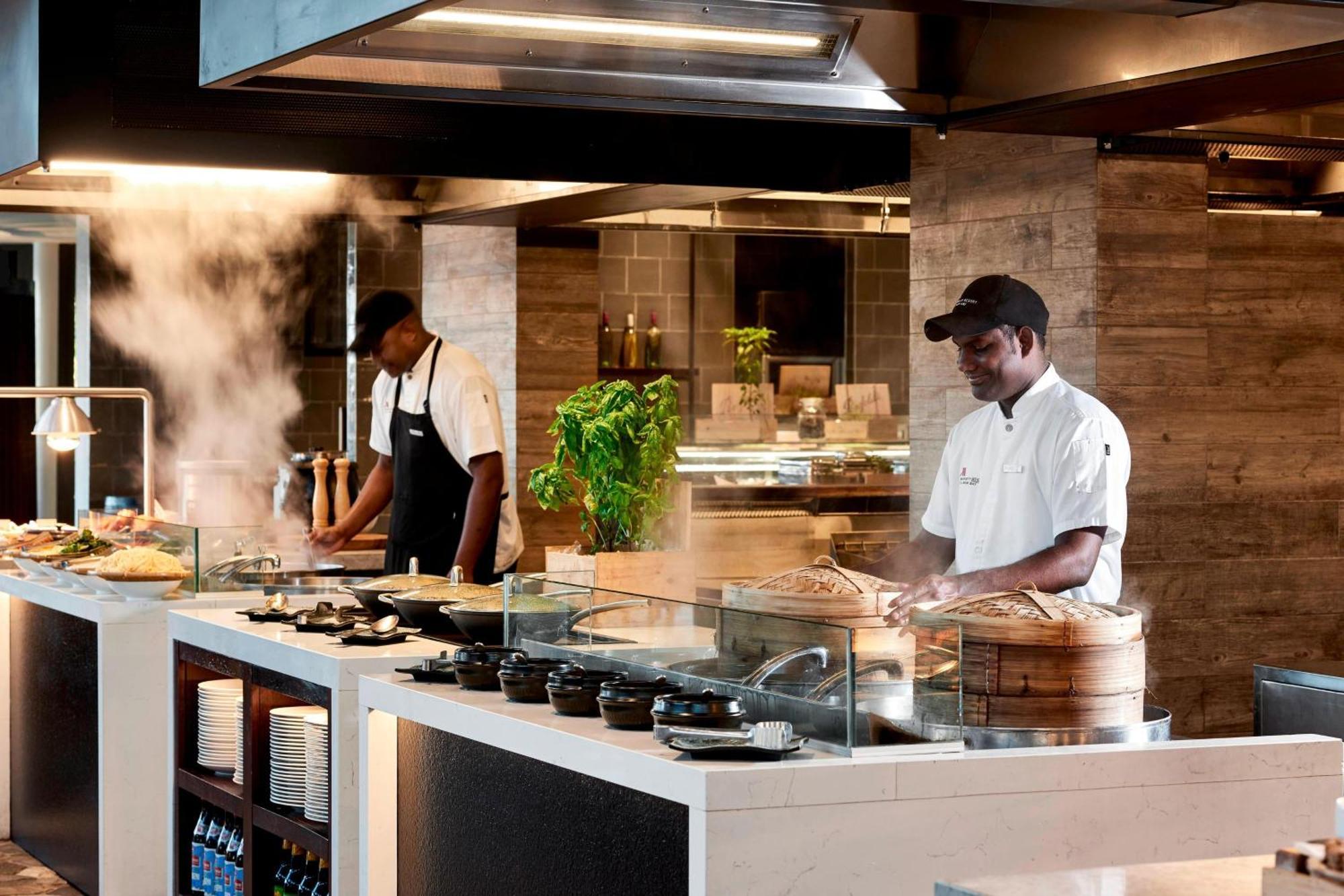 Fiji Marriott Resort Momi Bay Exteriér fotografie A live kitchen on board a cruise ship